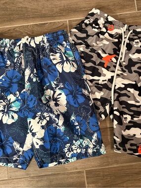 Amazon Men's Blue Floral & Gray Camo Swim Trunks Set